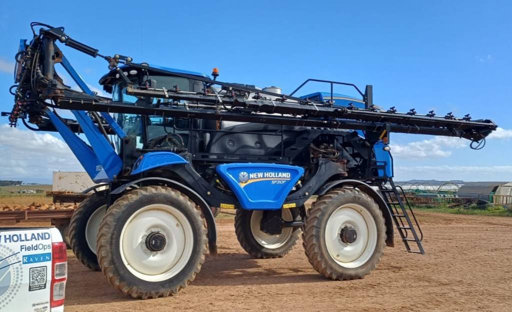 New Holland SP310F Guardian Sprayer Cab 4WD